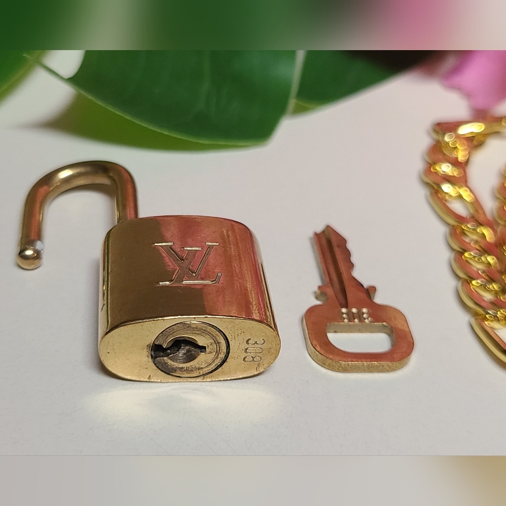 #308🔥 Louis Vuitton Lock And Key with gp Chain - Picture 10 of 12